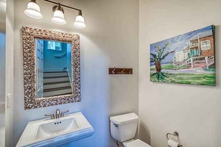 Vacation rental for 16 people, with pool and balcony in Rosemary Beach