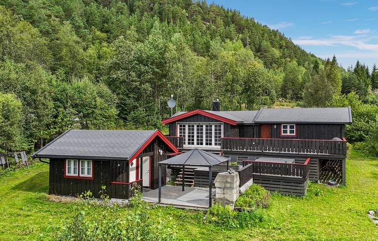 Ferienhaus für 8 Personen, mit Garten und Terrasse in Tingvoll