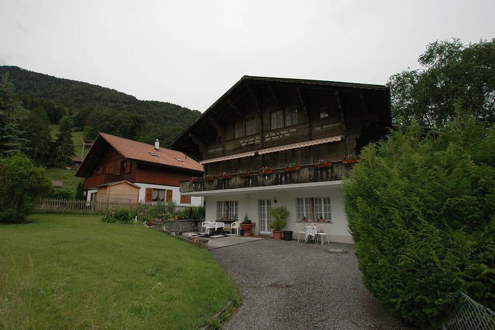 Chalet in Wilderswil met Jungfrau-uitzicht in Wilderswil, Meer van Thun