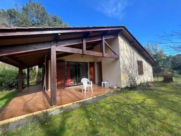 Location de vacances pour 6 personnes, avec terrasse et jardin dans Maubuisson