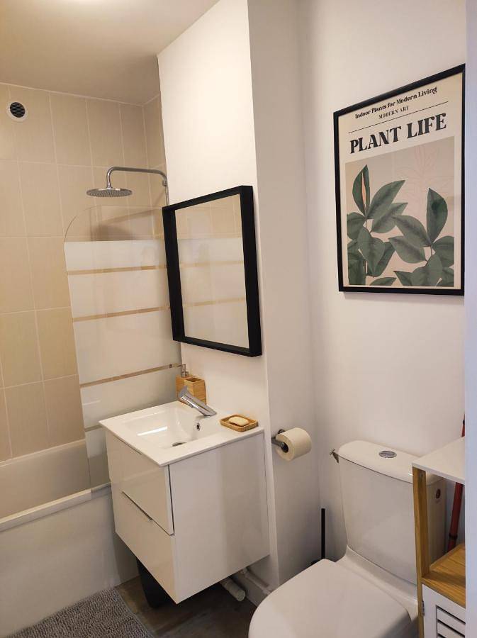 Appartement entier, Appartement Cosy calme proche Château de Versailles avec parking in Le Chesnay, Yvelines