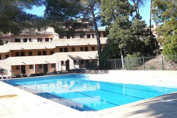 Gîte pour 4 personnes, avec balcon et piscine dans Plage de la Peguiere
