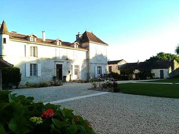 Maison d’hôte pour 4 personnes, avec jardin et piscine, animaux acceptés à Soyaux