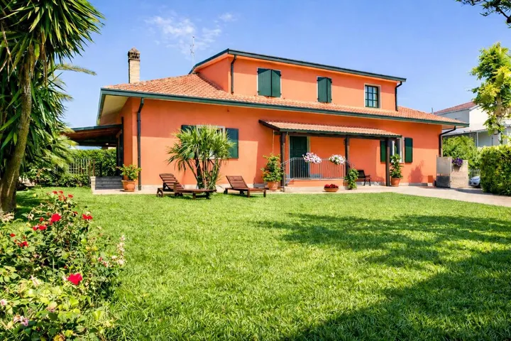 Casa vacanza per 10 persone, con giardino e piscina nonché panorama, con animali domestici - 1