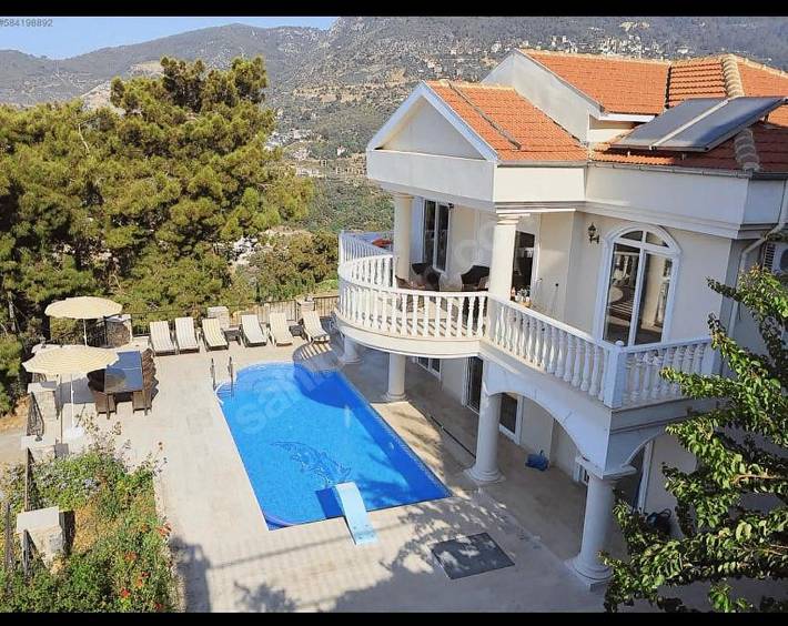 Villa für 12 Personen, mit Ausblick und Pool sowie Garten - 1