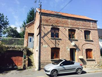 Gîte pour 11 personnes, avec terrasse et jardin à Pont-sur-Sambre