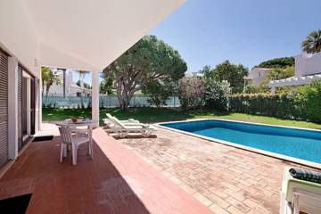 Villa for 6 People in Vale do Lobo, Almancil, Photo 2