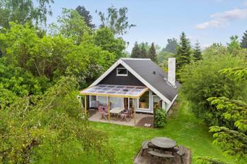 Ferienhaus für 6 Personen, mit Terrasse in Råbylille Strand