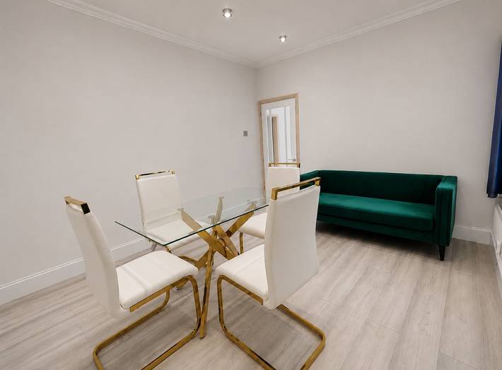House Sleeps 7 - Free Parking & Wifi in Greenwich, London