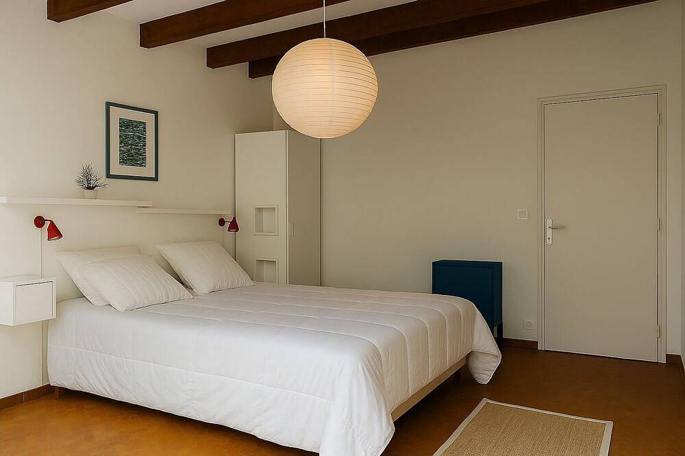 Family home with view and direct access to the beach, in the village center in La Brée-les-Bains, Côte de Beauté