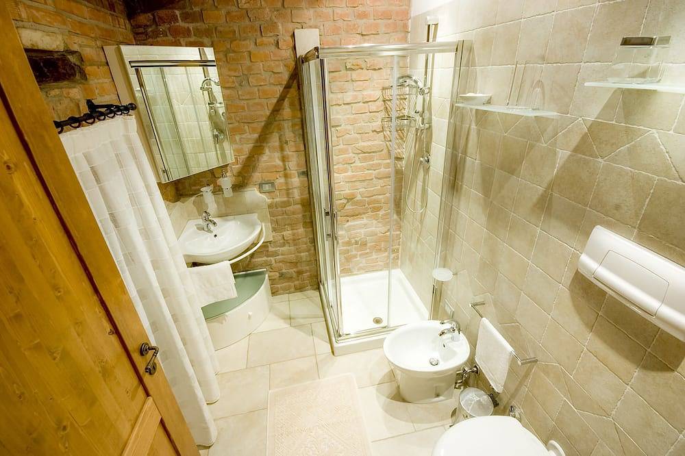 Ganze Wohnung, In einem Haus des 19 Jahrhundert original Stein Wohnungen in den Euganischen Hug in Cervarese Santa Croce, Euganeische Hügel