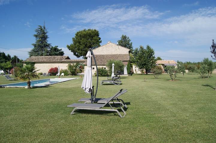 Location de vacances pour 2 personnes, avec piscine et jardin à Robion - 3