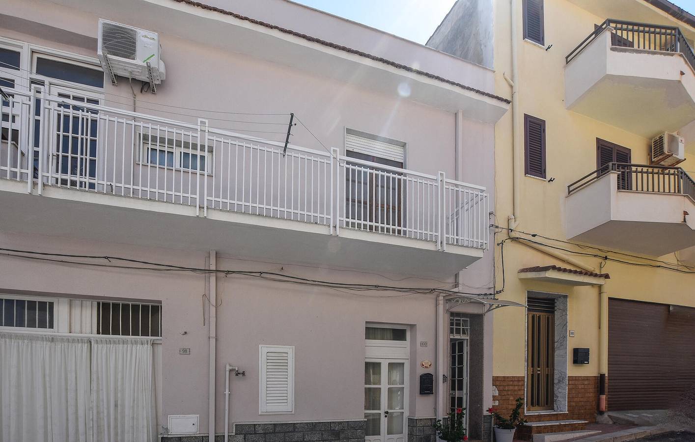 Ganze Ferienwohnung, Sonnige Terrassenwohnung 1,5 km vom Strand El Pam Pam entfernt in Trappeto, Palermo Provinz