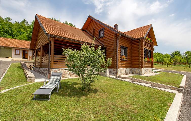 Gemütliche 250 m² große Wohnung mit WLAN, Terrasse und Grill in der Nähe des Stadtzentrums von Prozor in Prozor, Lika-Senj