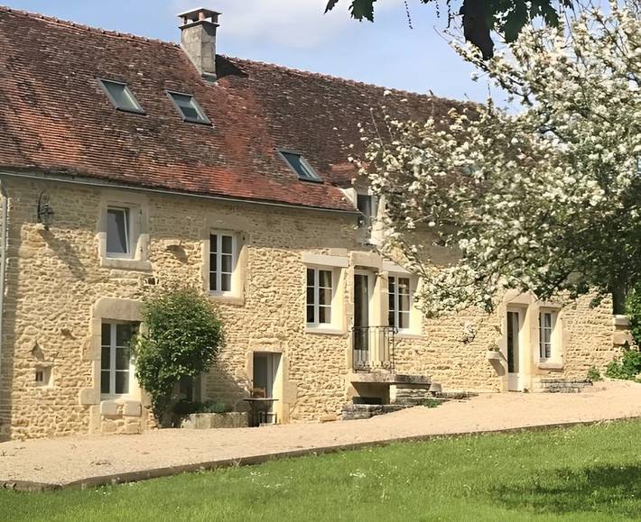 Gîte pour 10 personnes, avec Terrasse ainsi que Jardin et Piscine dans Yonne - 3