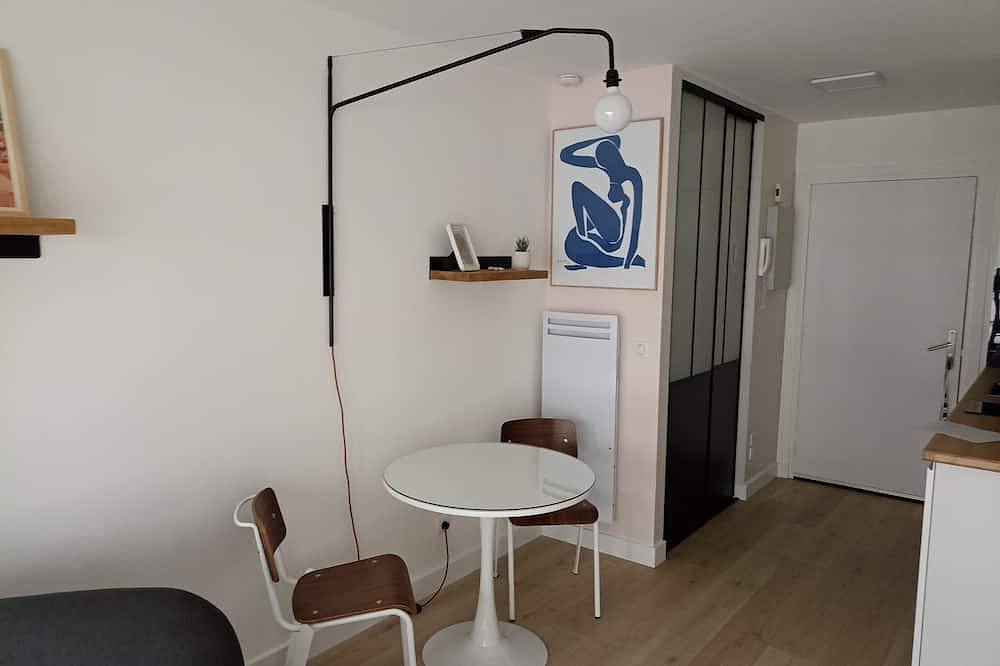 Entire apartment, Charming studio in the center of Place Clémenceau in Pau, Béarn