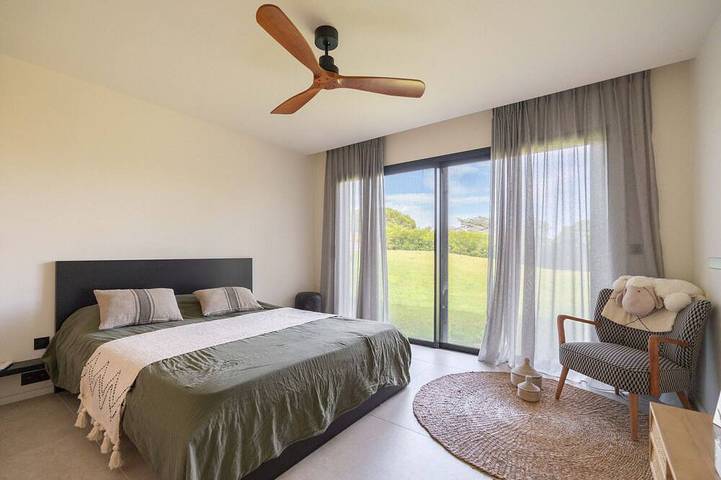 Location de vacances pour 10 personnes, avec balcon et jardin dans Pointe Des Chevaliers Hyeres - 3