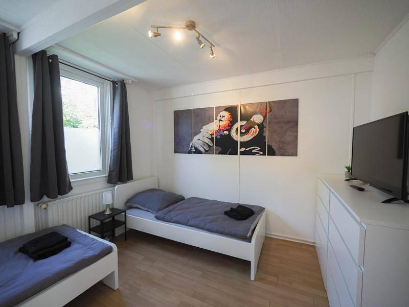 Ganze Ferienwohnung, Monteurwohnung mit Terrasse für 7 Personen – Wlan, Tv, Küche – Ahrensburg Nähe Hamburg - Od06c in Ahrensburg, Kreis Stormarn