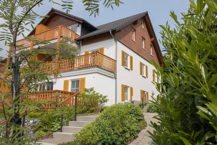 Vakantiehuis voor 6 personen, met balkon en tuin in Neuastenberg