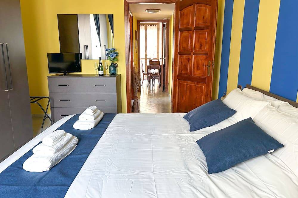 Apartamento entero, Crazi4Rome Guesthouse - Near Metro Battistini in Primavalle, Roma