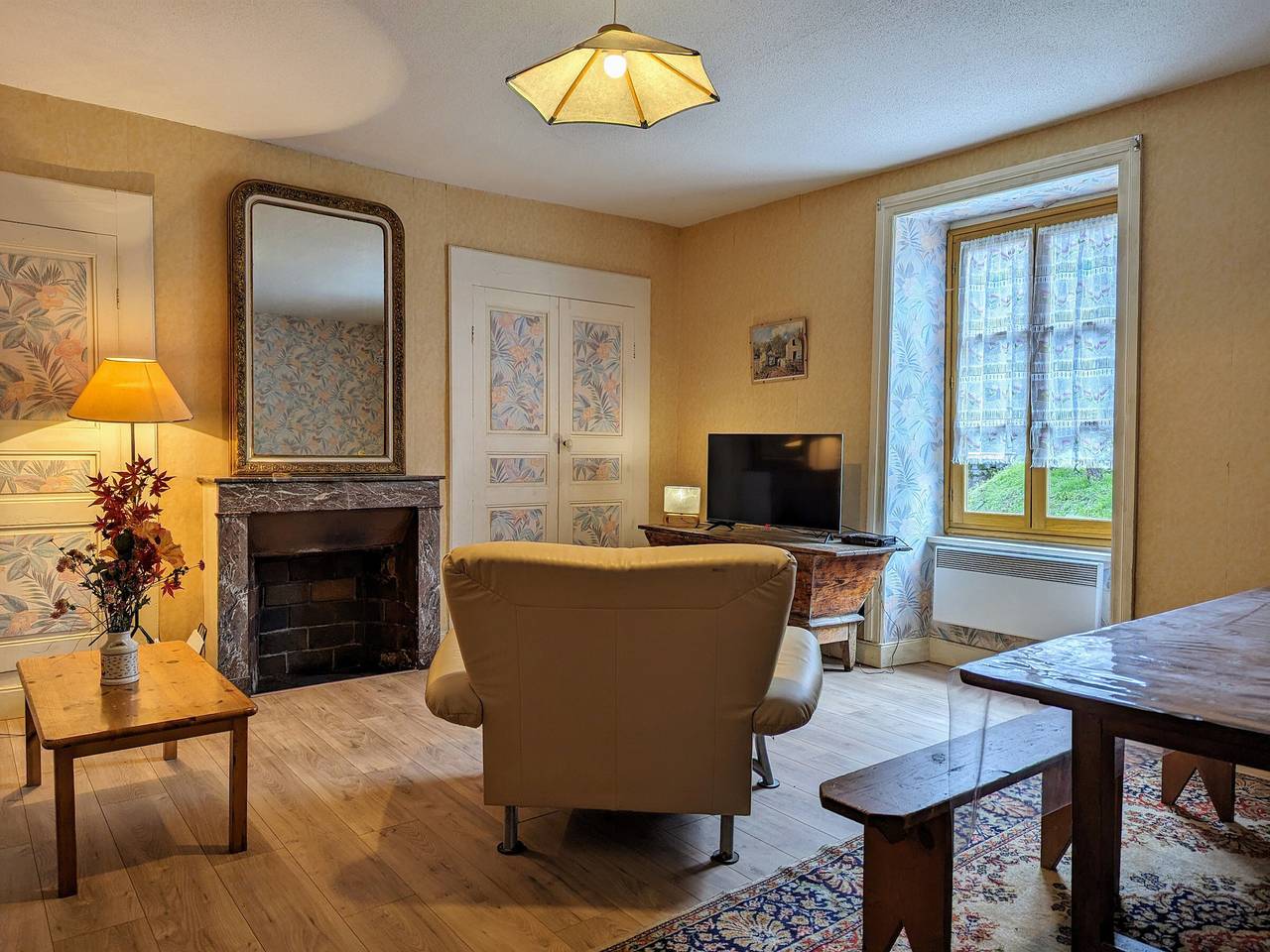 Charmant Gîte Indépendant au Coeur d'un Village de Campagne avec Cour Fermée in Saint-Didier-sur-Doulon, Parc Naturel Régional Livradois-Forez