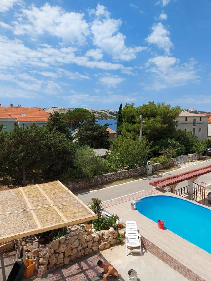 Ferienwohnung für 6 Personen, mit Ausblick und Garten sowie Balkon und Pool - 1