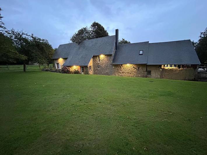 Location de vacances pour 10 personnes, avec Terrasse ainsi que Jardin et Vue dans Bourguenolles - 2