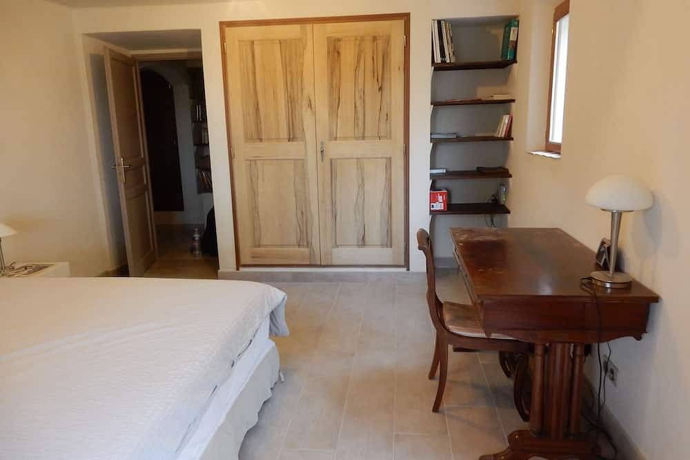 👉 Villa de caractère 180 m² avec tonnelle, clim, piscine 12x6, belle vue, calme in Le Castellet, Côte méditerranéenne (France)