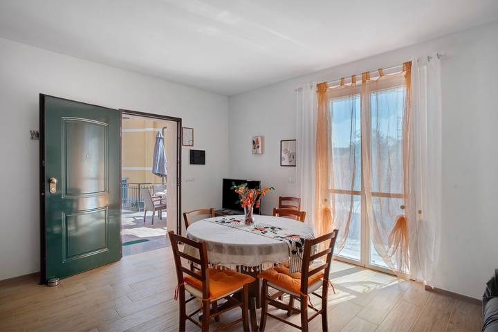 Casa vacanze 'Cà Du Mandaìn' con vista sulle montagne, terrazza privata e aria condizionata in San Bartolomeo al Mare (Città), San Bartolomeo al Mare