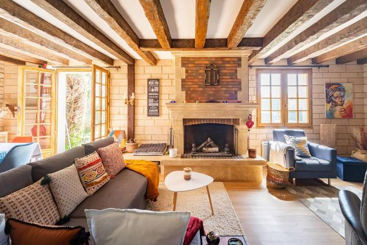 Location de vacances pour 8 personnes, avec jardin ainsi que piscine et jacuzzi, animaux acceptés à Torcé-Viviers-en-Charnie