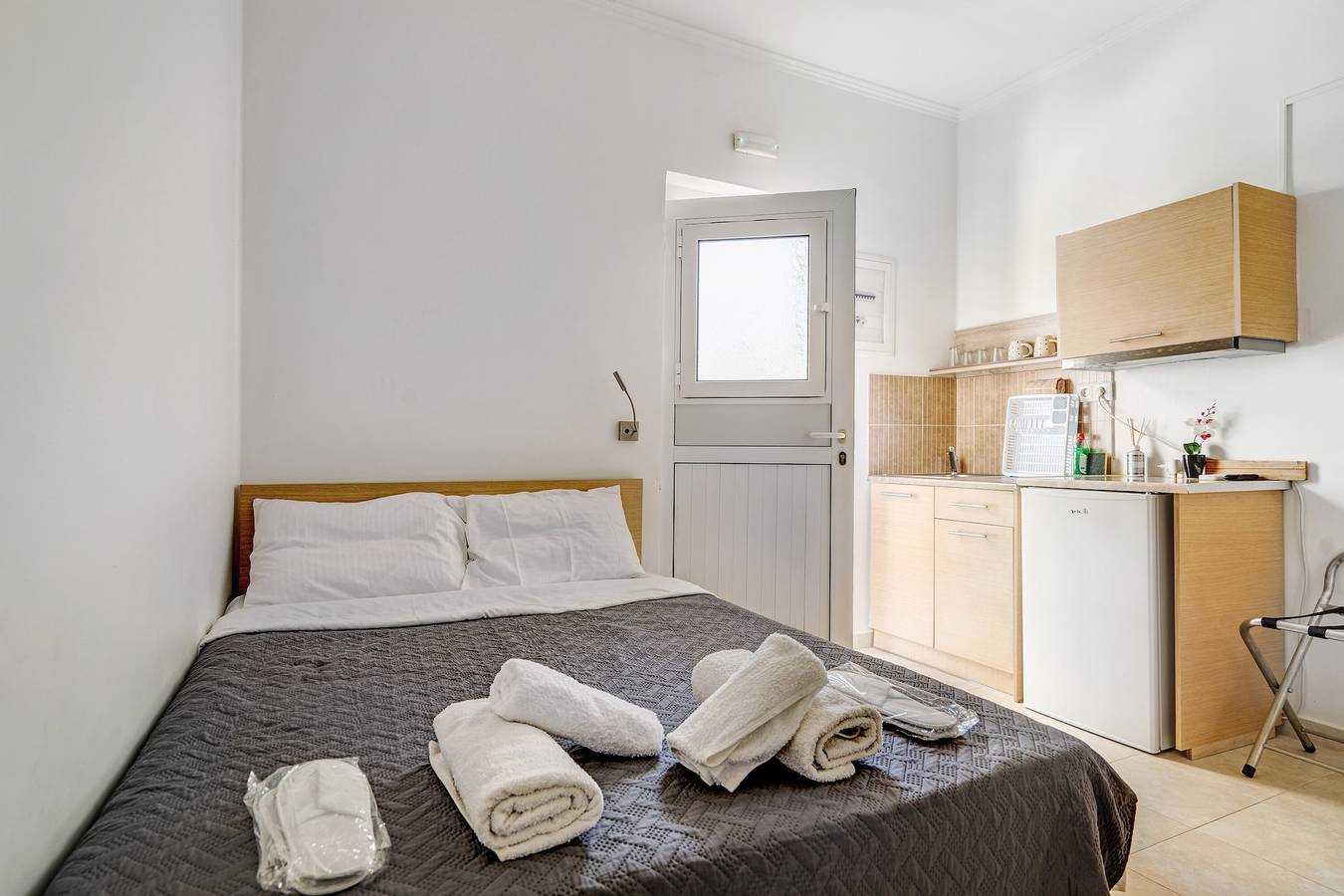 Entire studio, Studio 'With Terrace' with Shared Pool, Wi-Fi and Air Conditioning in Nydri, Greece