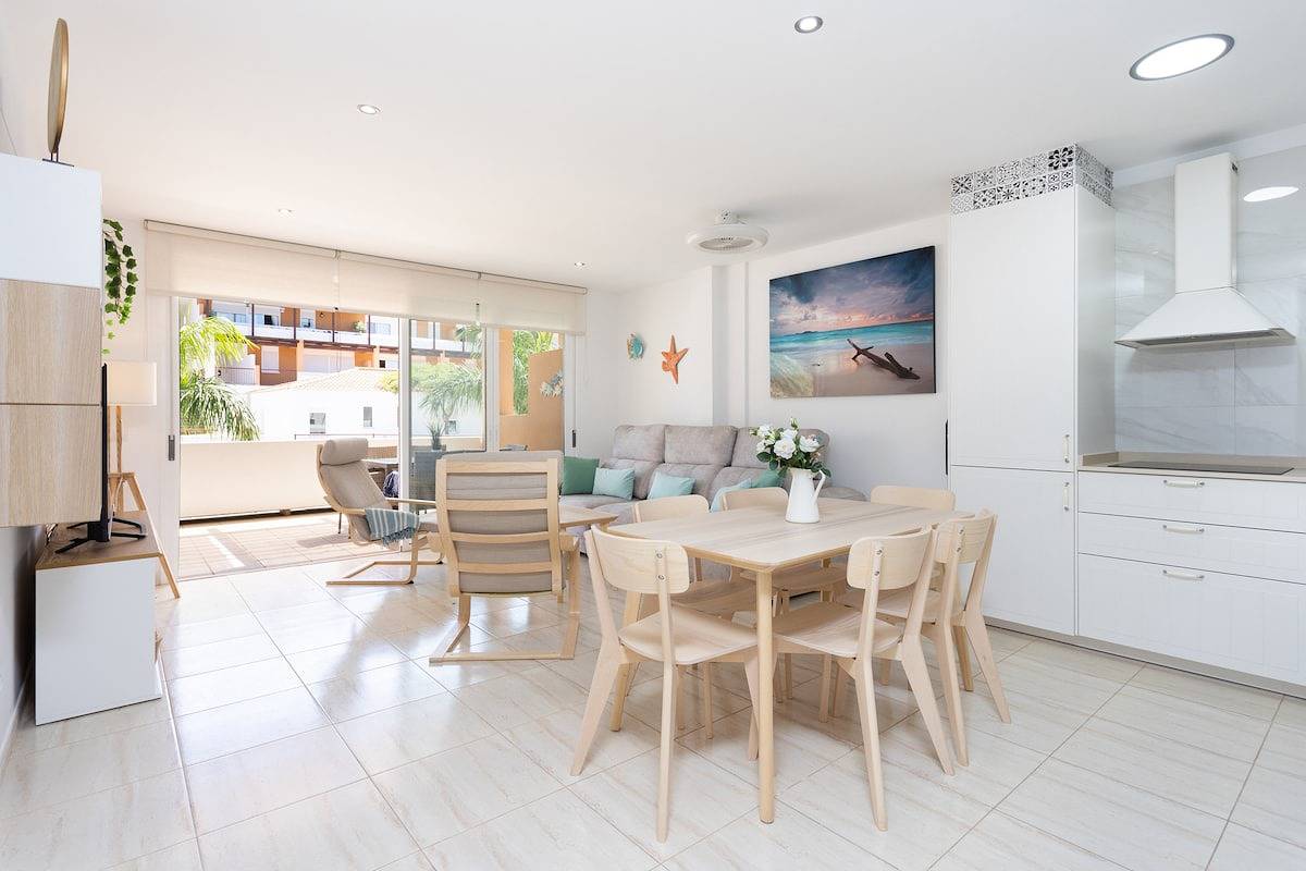 Ganze Wohnung, Ferienwohnung für 6 Personen mit Terrasse in Las Adelfas, Amarilla Golf