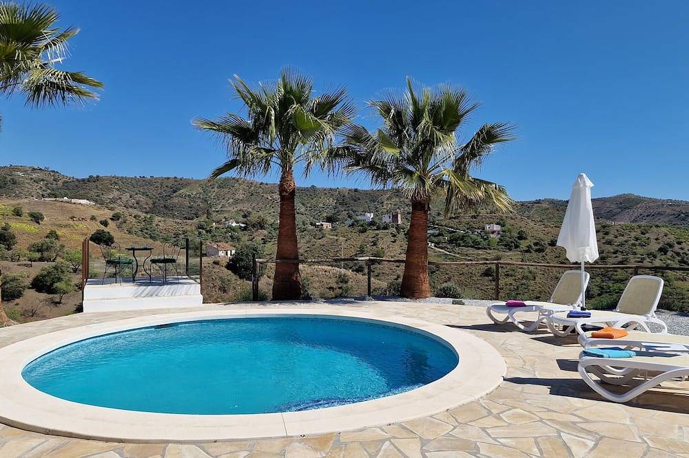 Unique 2 Bed 2 Bath Villa near Sedella. Stunning views & heatable pool. in Sedella, Provincia de Málaga