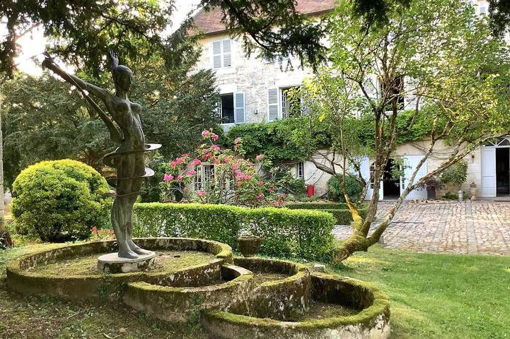 Gîte pour 21 personnes, avec piscine ainsi que jardin et terrasse à Buffard