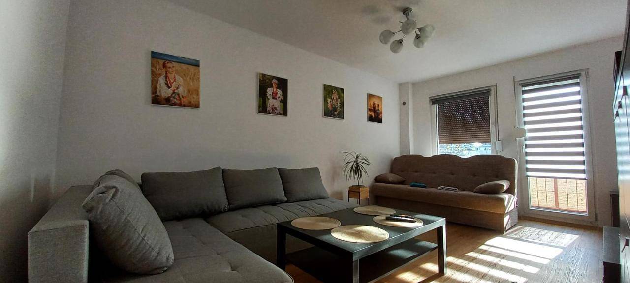 Cały apartament, Apartament Juki, mieszkanie obok Katowice Wynajem na doby, krótkoterminowy, 2 pokoje balkon, 50m2,- po kapitalnym remoncie 2-ga sypialnia jest częścią salonu blisko Centrum Leczenia Oparzeń 2,5 km in Siemianowice Śląskie, Śląsk