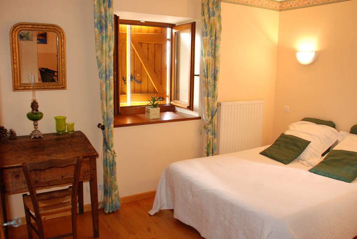 Location de vacances pour 2 personnes, avec jardin dans Auvergne-Rhône-Alpes - 3