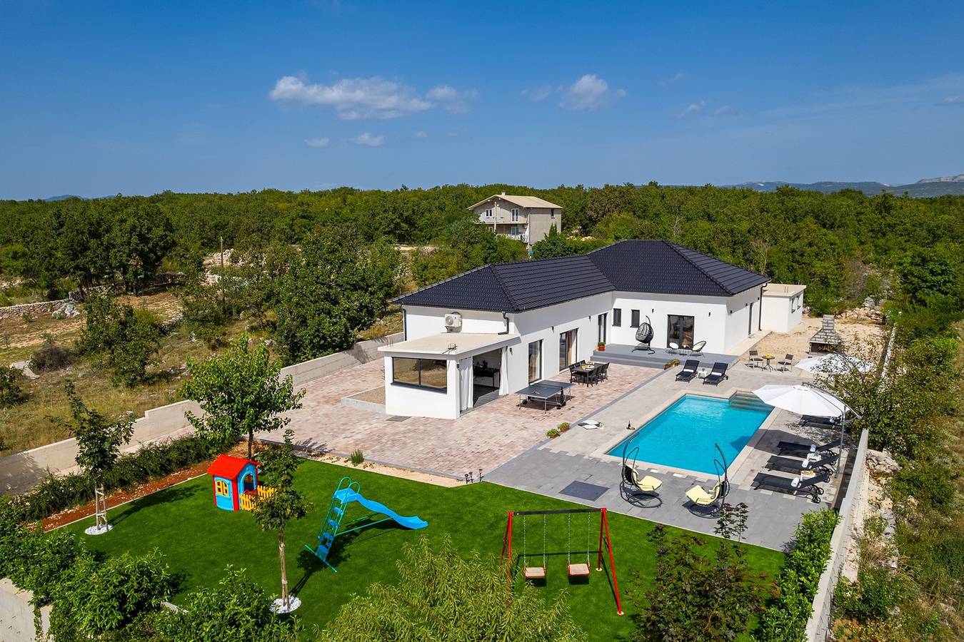 Villa Lukas mit 4 Schlafzimmern, ein hochwertiges Familienanwesen im Hinterland von Makarska
 in Imotski, Makarska Riviera