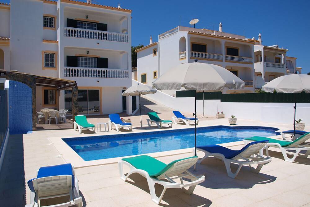 Large Villa with Private Pool, Central Location in Albufeira, Faro District