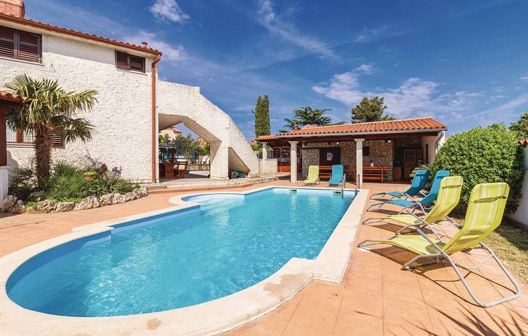 Ferienwohnung für 2 Personen, mit Terrasse und Pool in Banjole