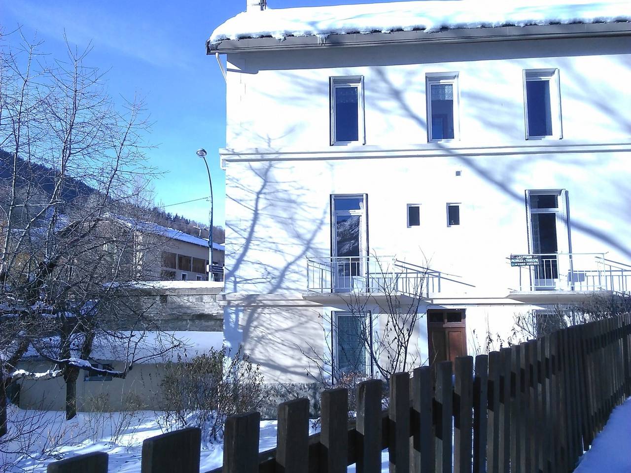 Entire apartment, Cozy 1Br Apartment with Private Garden, 300m to Pistes in Briançon in Briançon, Serre Chevalier