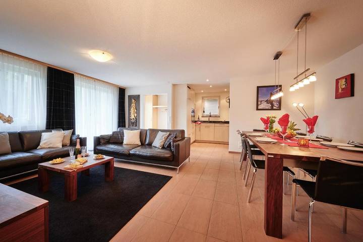Ferienwohnung für 8 Personen, mit Terrasse und Garten sowie Sauna