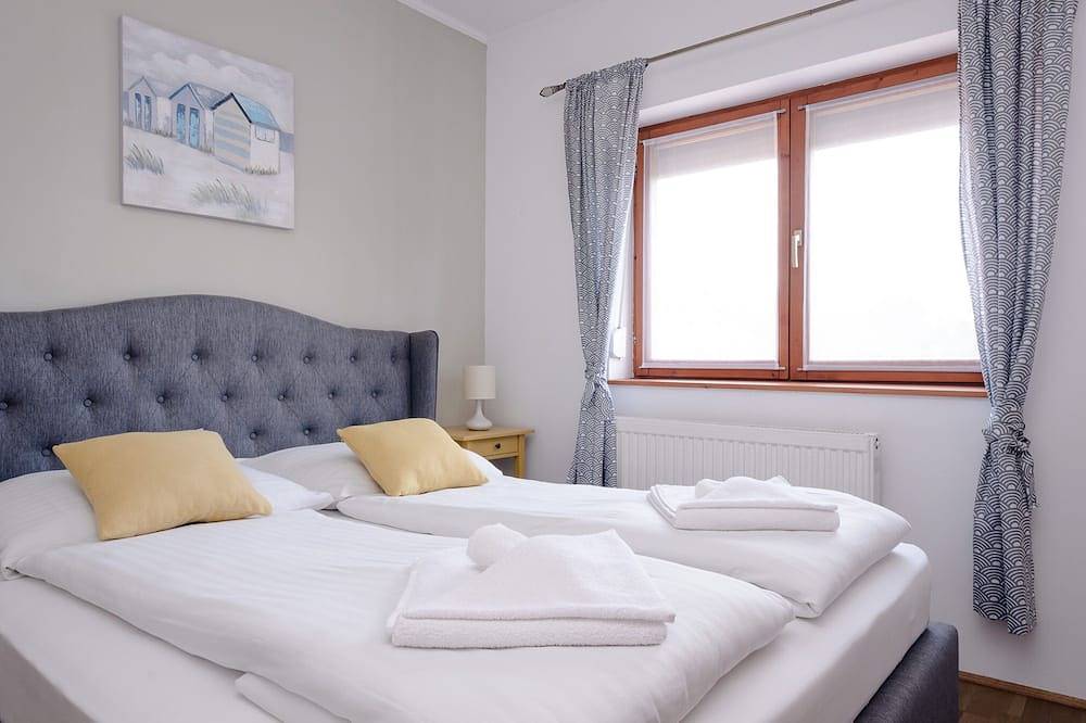 Ganze Wohnung, Maisonette-Apartment in Familiengröße mit Seeblick, Pool und Terrasse zum Speisen in Alsoörs, Balatonfüredi járás