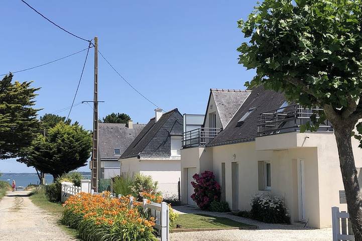 Location de vacances pour 10 personnes, avec Balcon et Jardin dans Petite plage de Kervoyal