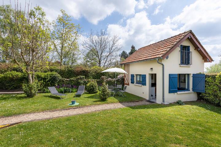Location de vacances pour 3 personnes, avec Jardin à Annebault