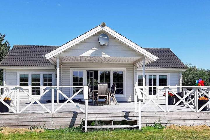 Ferienhaus für 7 Personen, mit Whirlpool und Terrasse in Knud Strand