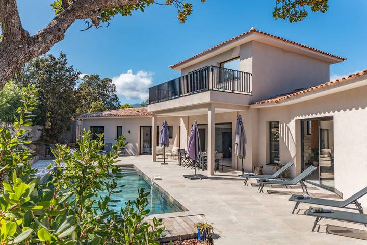 Chalet para 12 personas, con terraza además de jardín y piscina, Familias con niños - 1