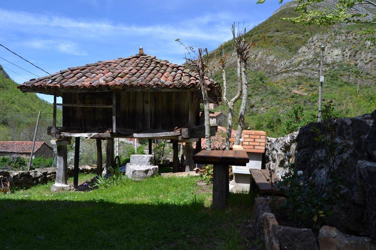 Slit Level Two-Bedroom House in Somiedo, Cordillera Cantábrica