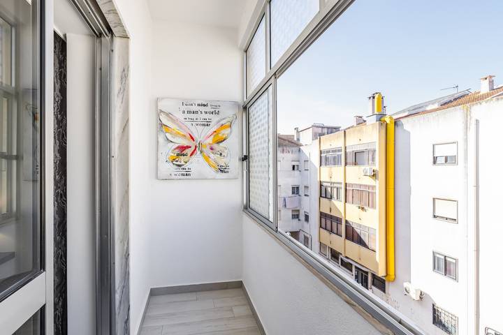 Hel lägenhet, Vacation Apartment “Sleeptubal Modern Accommodation” with Balcony & Wifi in Baixa da Banheira e Vale da Amoreira, Halbinsel von Setúbal