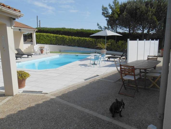 Location de vacances pour 2 personnes, avec terrasse ainsi que vue et jardin à Cozes - 2