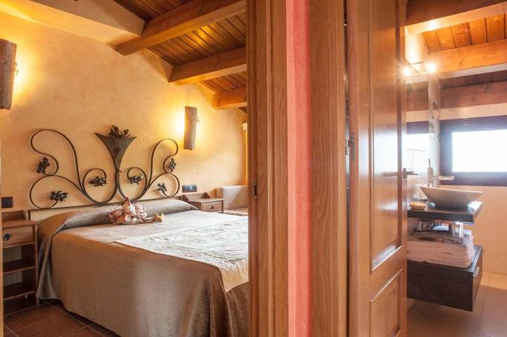 Casa rural para 8 personas, con jardín además de vistas y piscina, Se admiten mascotas en Ripollès - 3